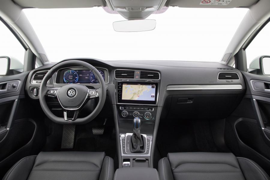 Торпедо Volkswagen e-Golf 2017 года  (NA) (фото 11 из 32)